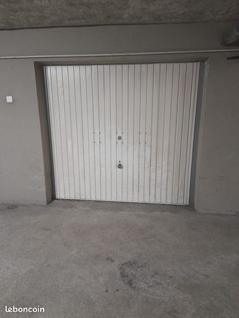 Garage à la vente