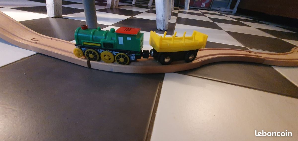 Circuit de trains en bois (75 pièces) (image 4)