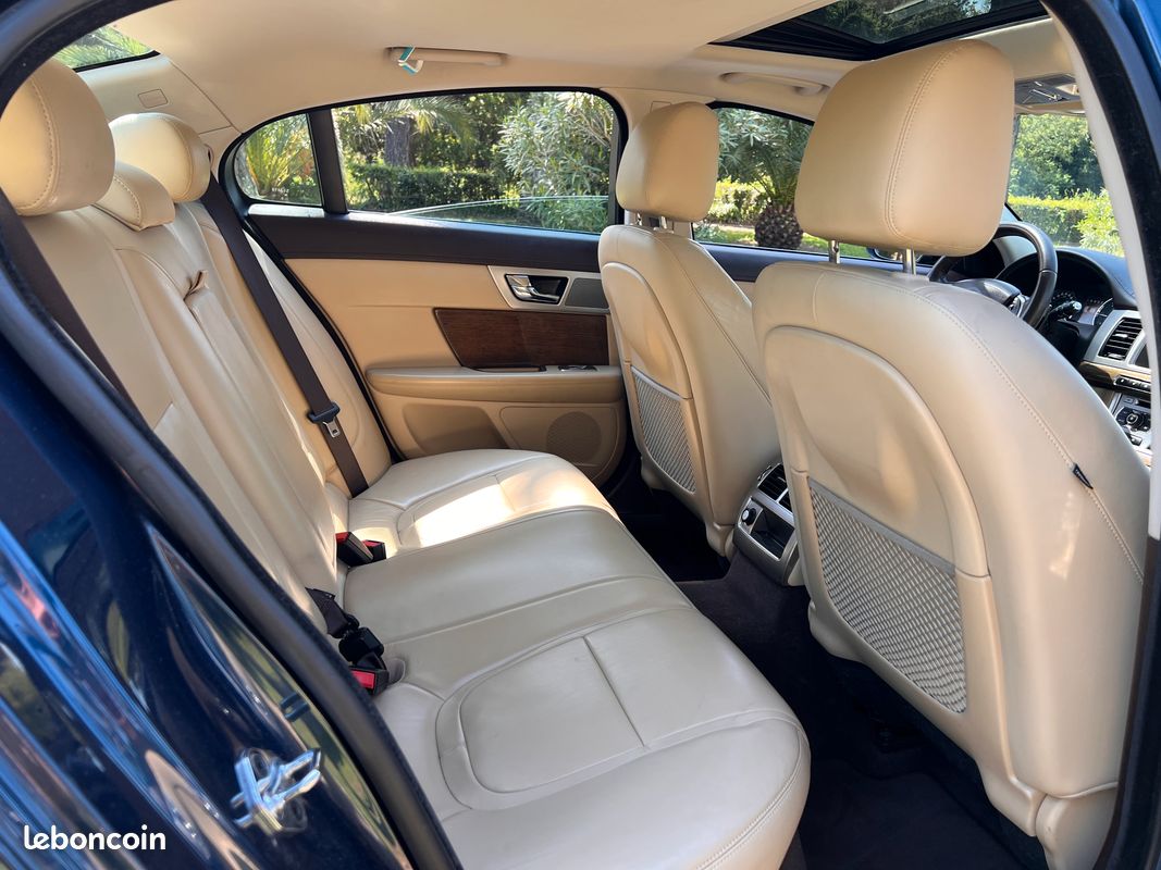JAGUAR XF (2) 3.0 V6 D 240 BVA LUXE PREMIUM SERIE LIMITE / Historique d'entretien / Garantie (image 8)
