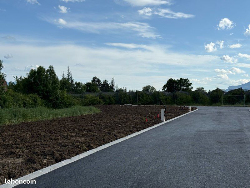 Très beau terrain constructible plat viabilisé à Charance · à Gap · 165 000 €