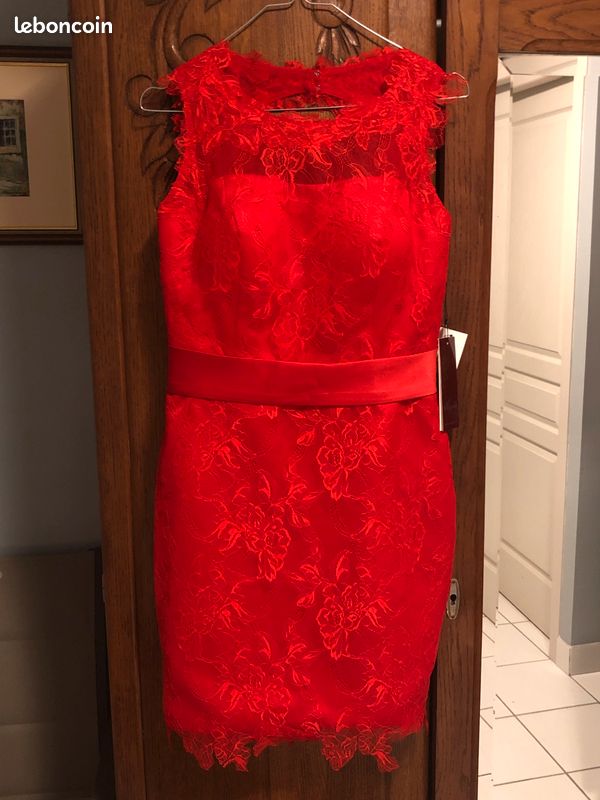 Robe de cocktail rouge (image 1)