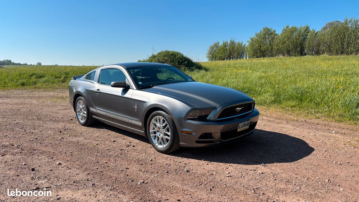 Ford Mustang V Coupé V6 3.7L (image 1)