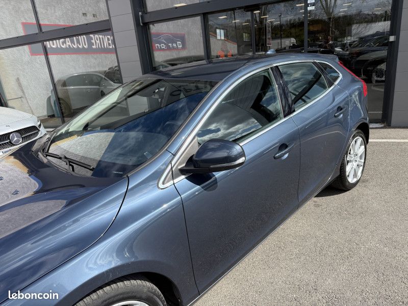 Volvo V40 T3 152CH INSCRIPTION GEARTRONIC (image 9)