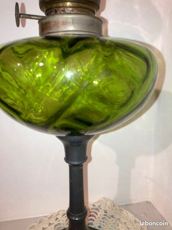 Très ancienne lampe à pétrole (image 8)