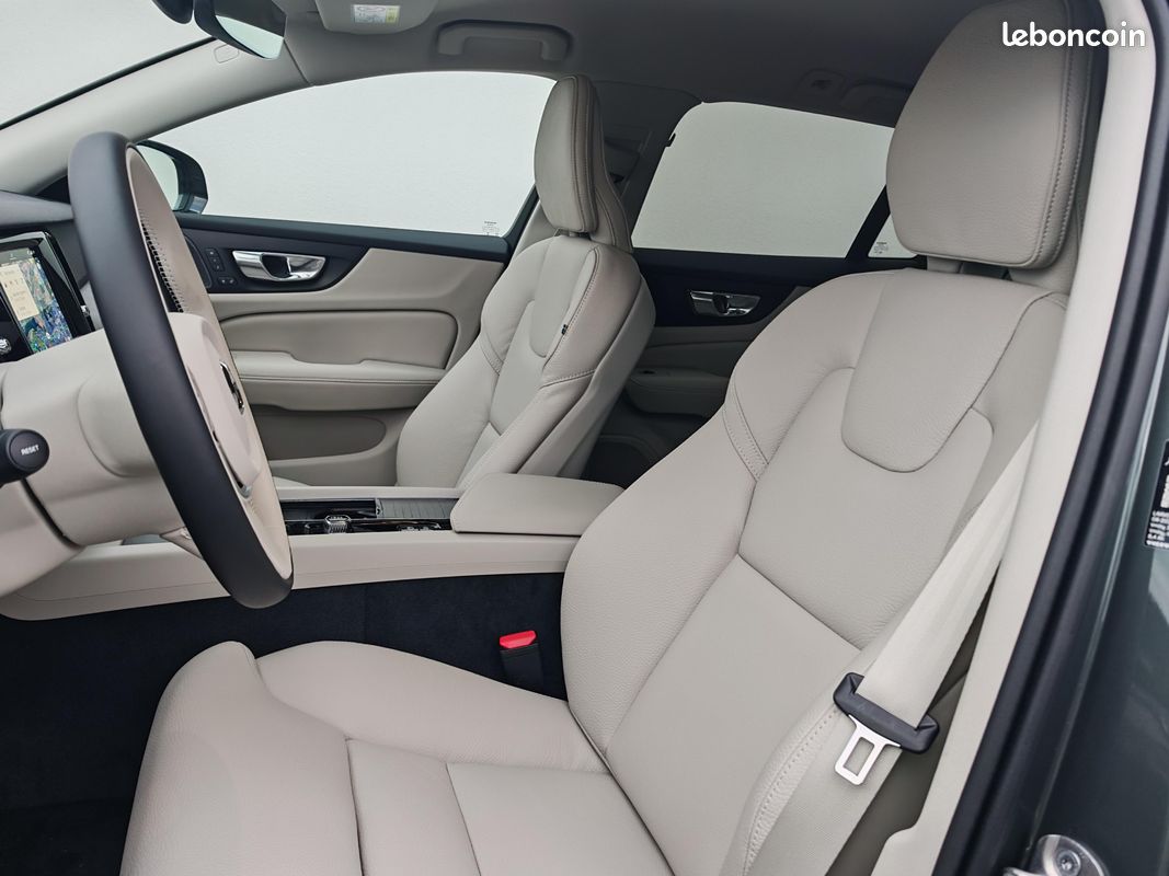 VOLVO V60 B4 197 ch DCT7 Plus Style Dark (image 8)