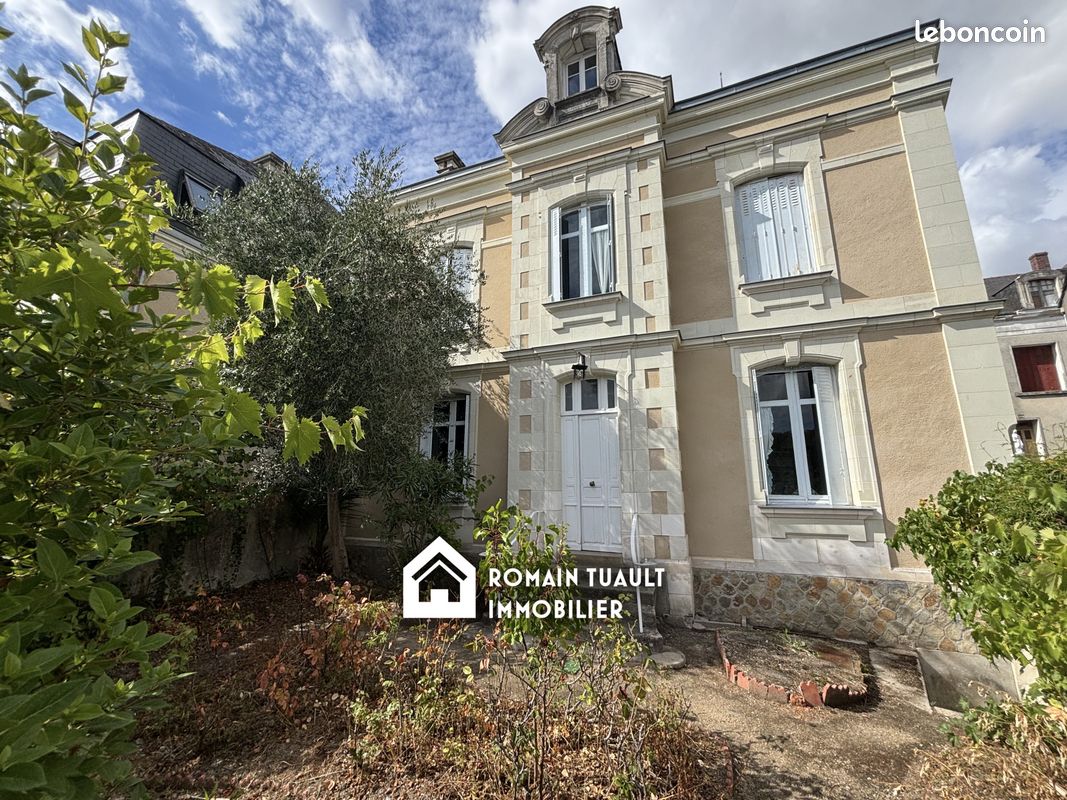 Maison 9 pièces 220 m² · à Segré-en-Anjou Bleu · 220 m² · 297 825 €