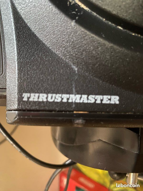 Thrustmaster T300 RS + pédalier – PS4 / PS5 / PC (image 8)