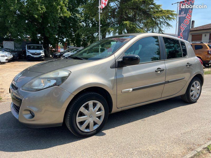 RENAULT Clio III Phase 2 1.5 dci 75ch 4cv (image 4)