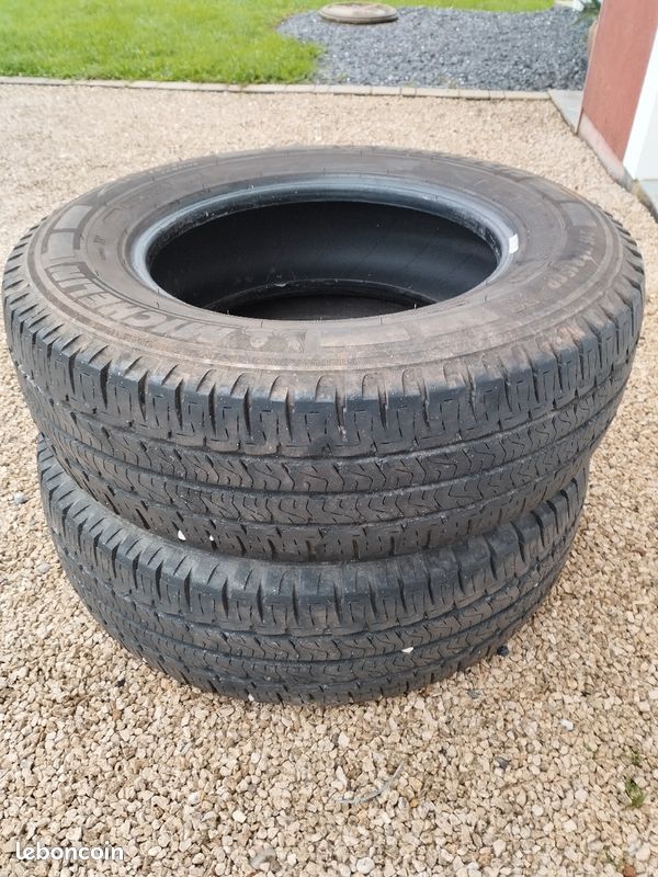 Pneu Michelin camping car 215/70 R15 CP Équipement caravaning