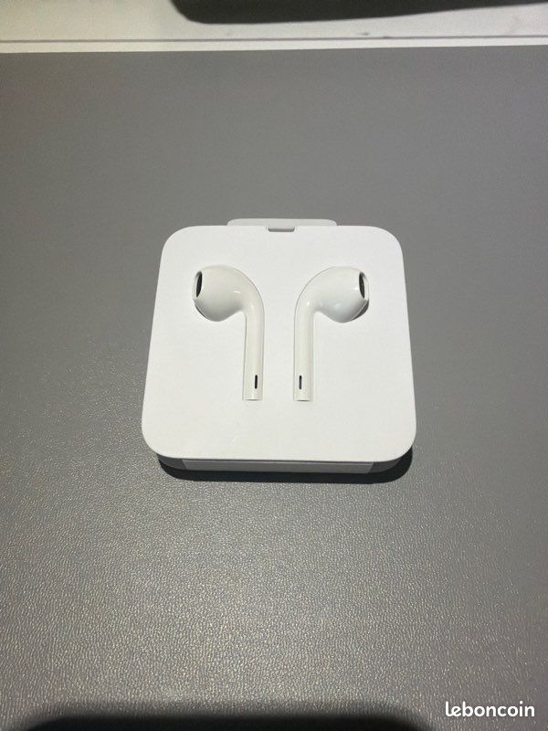 Écouteurs Apple EarPods Lightning – Neufs jamais utilisés (image 1)