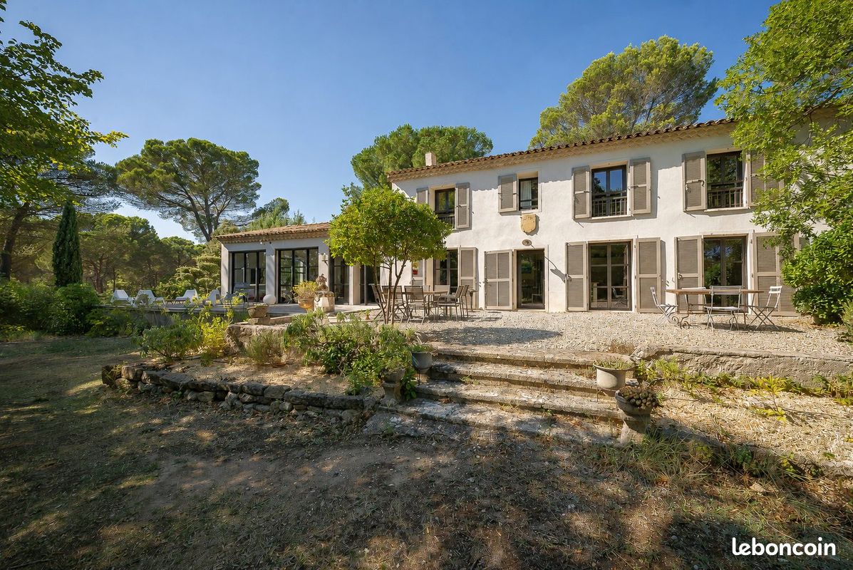 Maison 7 pièces 220 m² · à Saint-Cannat · 220 m² · 1 750 000 €