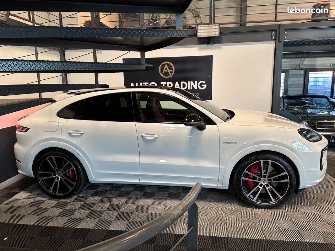 PORSCHE CAYENNE COUPE S E-Hybrid 3.0 V6 520 ch BVA - etat neuf - francais - dispo de suite - 07/2025 - Garantie - Interieu (image 3)