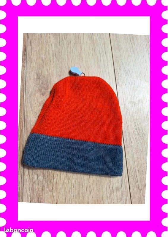 Bonnet Enfant Rouge à Lanières – Taille Unique, Idéal Sport