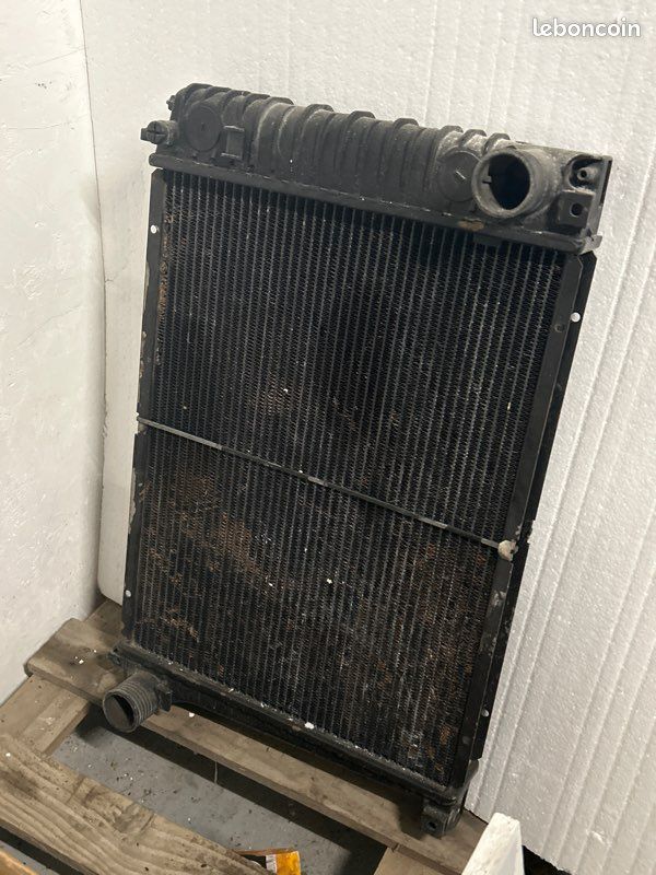 Radiateur 325i e30 (image 1)