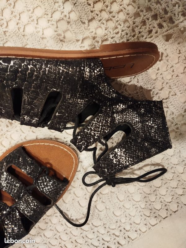 Sandales nu-pieds cuir noir brillant Les petites bombes LPB