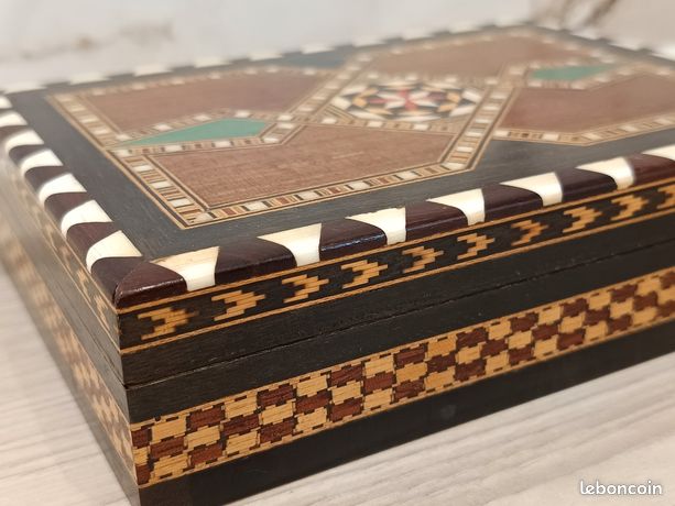 Boîte à Bijoux Marqueterie Espagnole Avec Intérieur Velours Rouge - Ancienne, Artisanale, En Bois