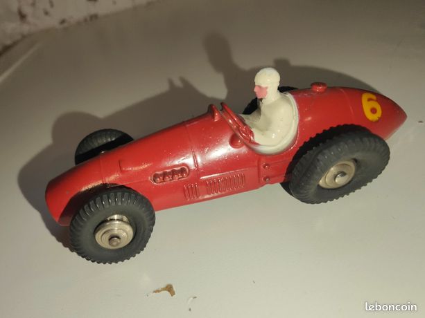 dinky toys 23J ferrari calandre quadrillée made in france meccano
