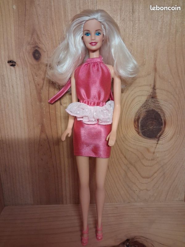 Barbie boite dans poupées barbie