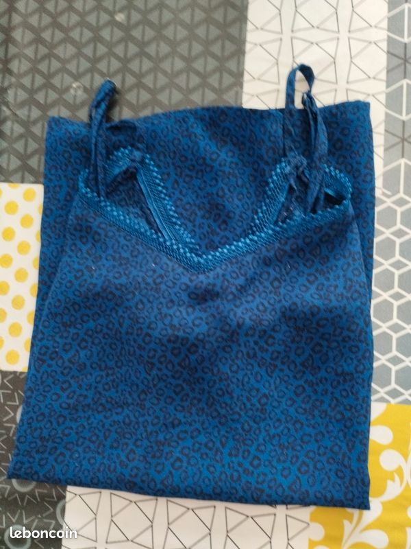 Un haut, taille 42, femme, de chez Camaïeu Vêtements