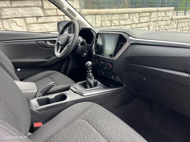 Isuzu D-MAX 2.2 DDI 164CH EVOLUTION SPACE M/T (image 9)