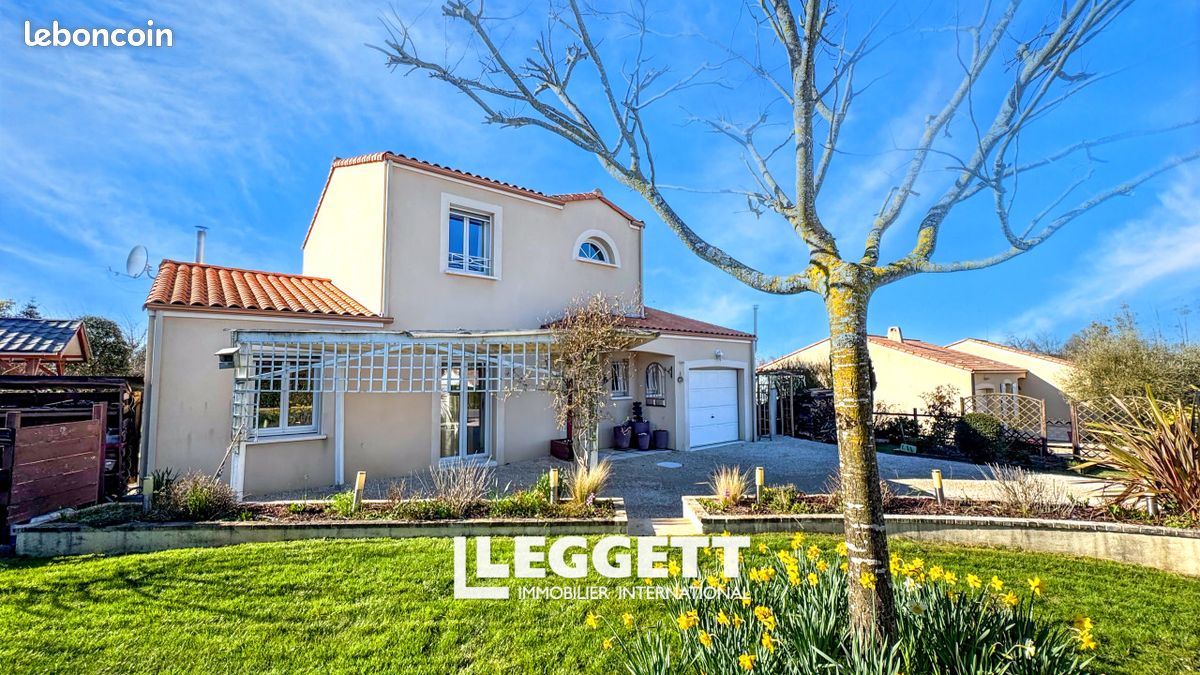 Maison 7 pièces 123 m² · à Saint-Maurice-le-Girard · 123 m² · 240 750 €