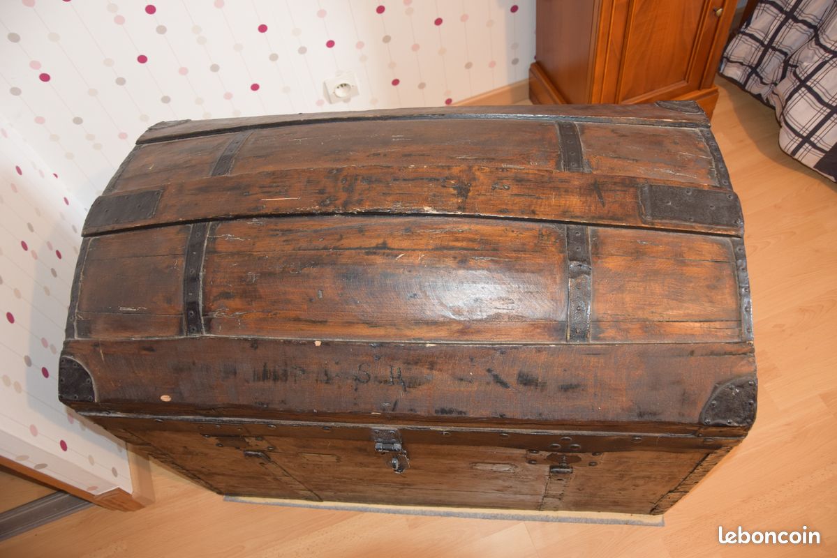 ANCIENNE MALLE BOMBÉE pour poupée de petite taille : 35 x 21 x 20 cm en bon état