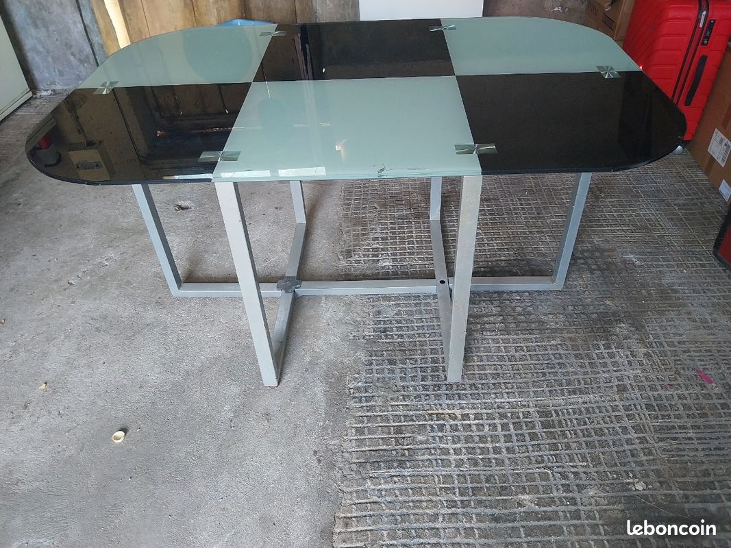 Table en verre (image 1)
