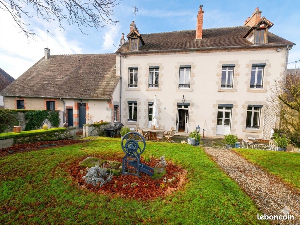 Maison 9 pièces 230 m² · à Gouzon · 230 m² · 330 000 €