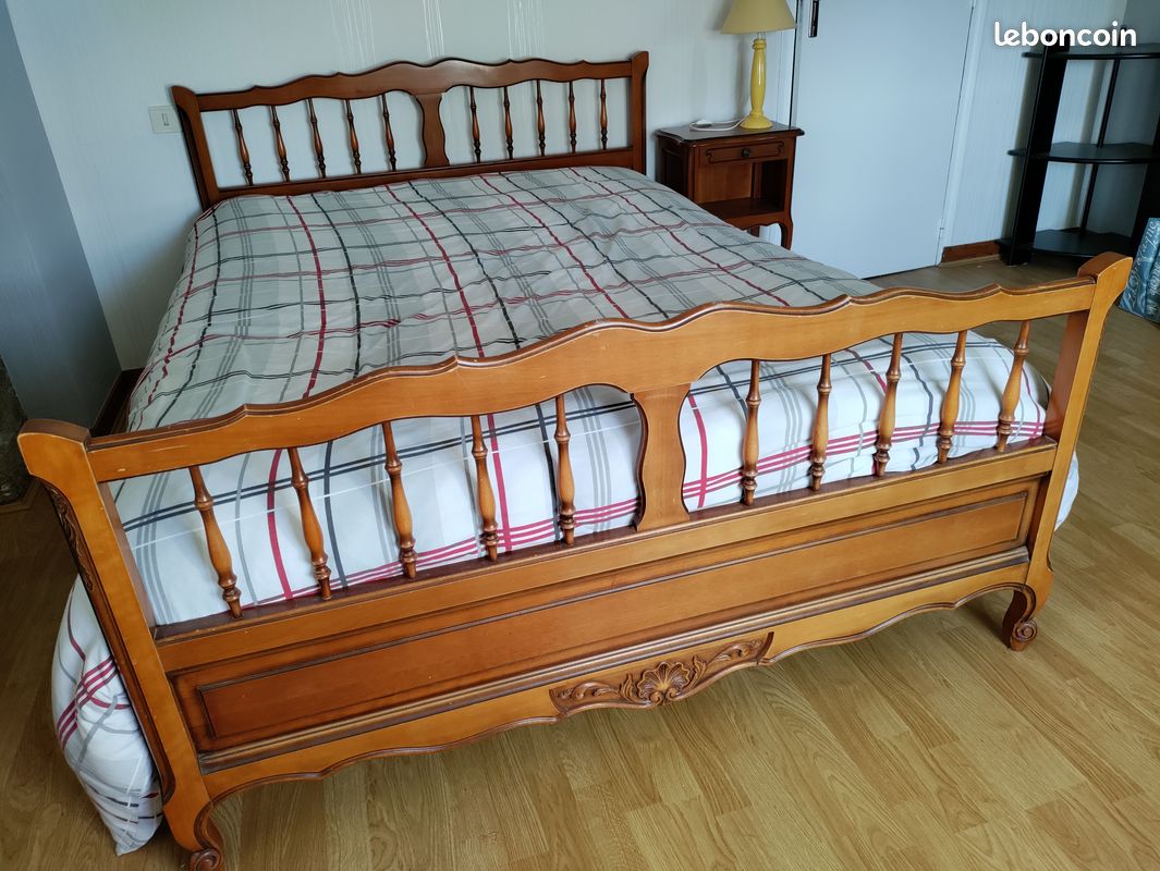 Chambre à coucher en merisier (image 1)