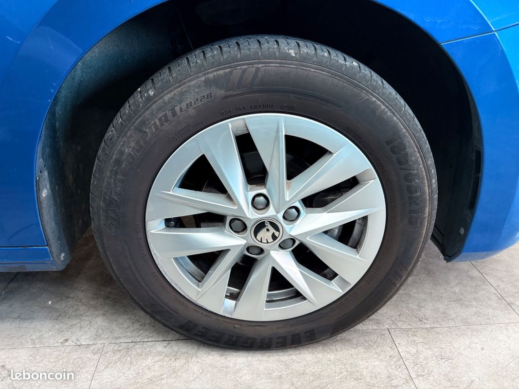 Skoda FABIA 1.0 TSI 95 CH BVM5 Ambition 2EME MAIN + CARPLAY + RADARS AV/AR + GARANTIE 12 MOIS (image 19)