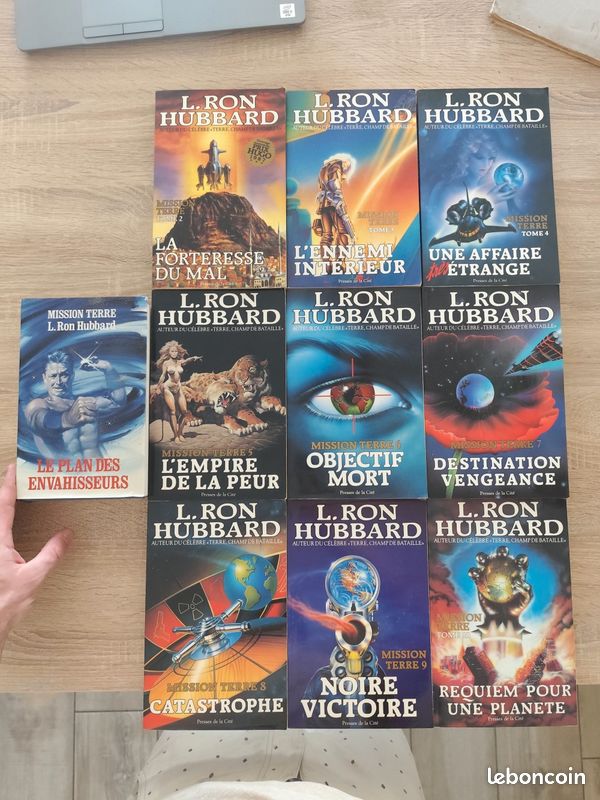 E22 – L. Ron Hubbard Mission Terre – intégrale 10 volumes grand format (image 2)
