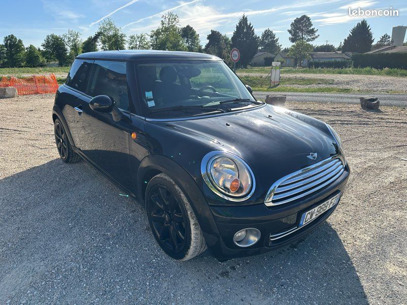 Mini Cooper 1,6l essence full black révisée (image 2)