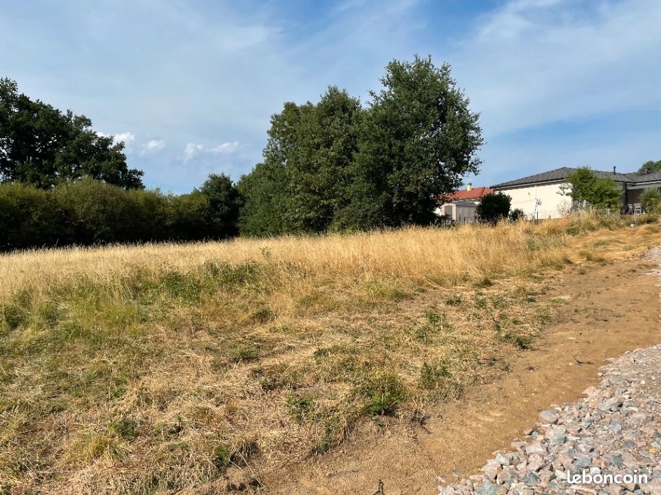 Terrain 2 380 m² Condat Sur Vienne · à Condat-sur-Vienne · 85 000 €