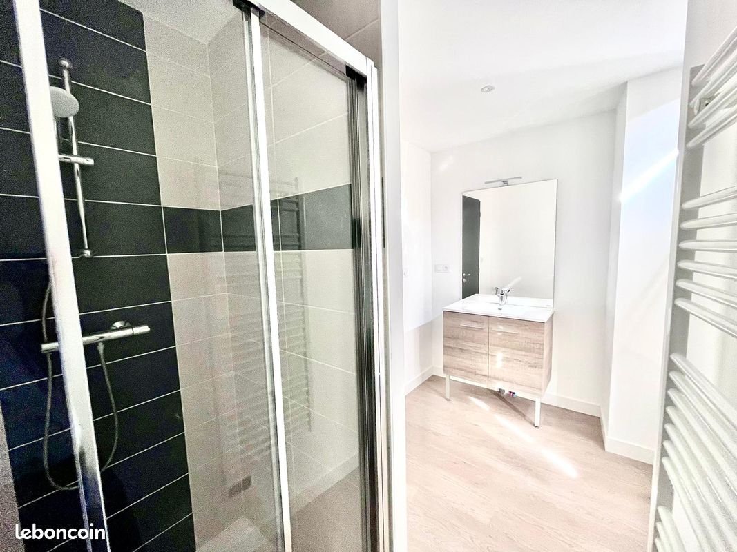T2 HYPER CENTRE - 50m² - idéal jeune couple - Coulonges-sur-l'Autize 79160 (image principale 2)