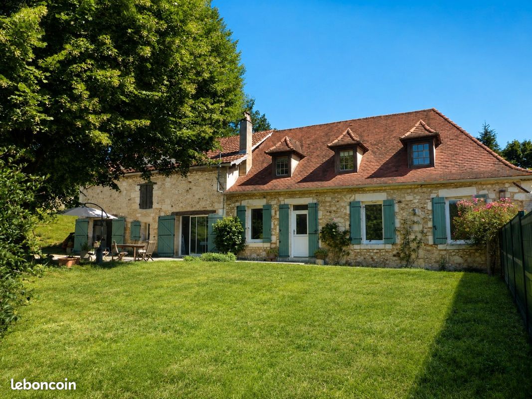 Maison 7 pièces 221 m² · à Eyraud-Crempse-Maurens · 221 m² · 270 000 €