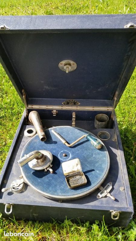 Ancien tourne disque valise - VGR74 (image 1)