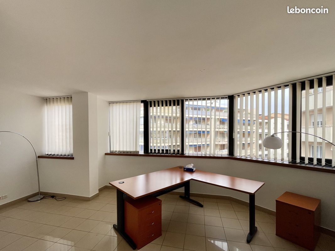 Local commercial 3 pièces 43 m² · à Saint-Raphaël · 43 m² · 145 000 €
