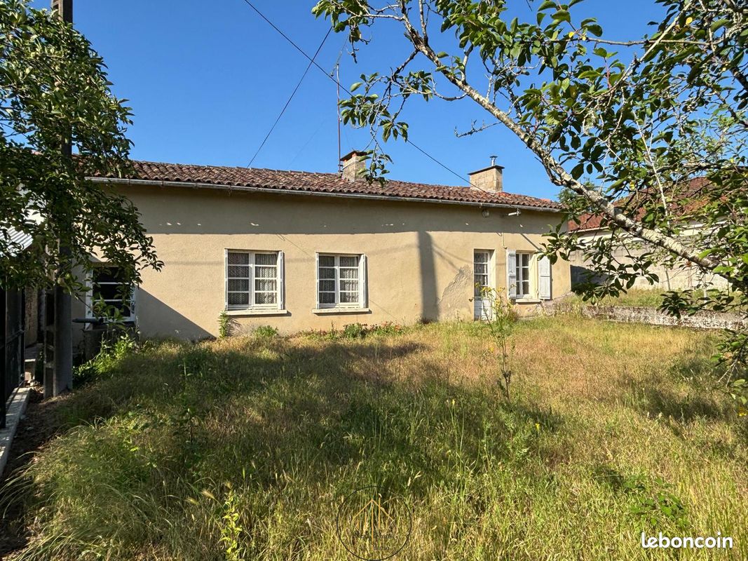 Maison 3 pièces 85 m² · à Brossac · 85 m² · 45 000 €