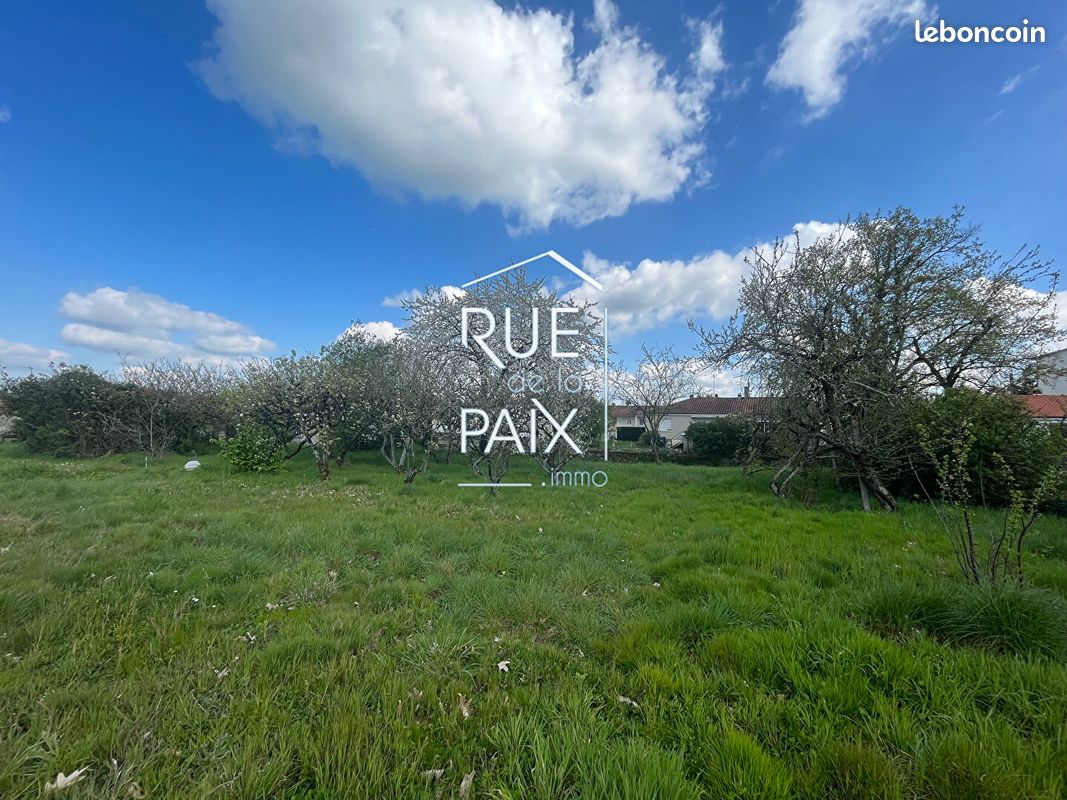 Terrain 3167 m² · à Parthenay · 3 167 m² · 37 400 €