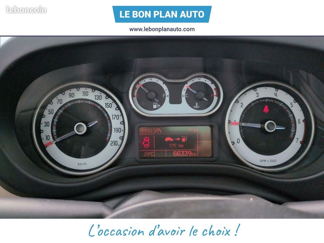 Fiat 500L 0.9 8v TwinAir 105ch S&S Lounge (image 12)