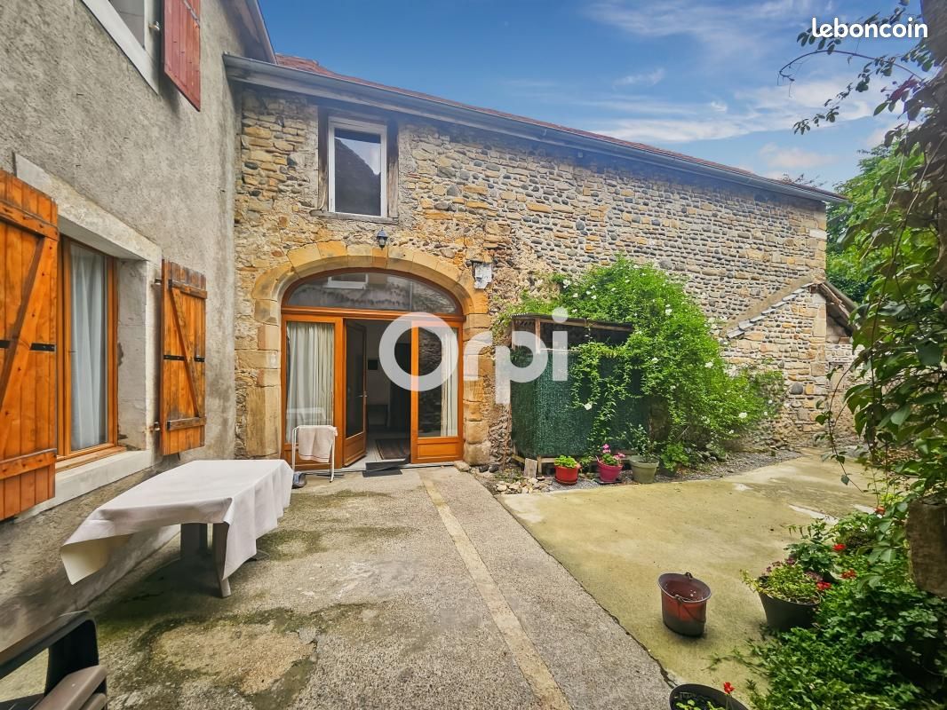 Maison 5 pièces 185 m² · à Bugnein · 185 m² · 192 000 €