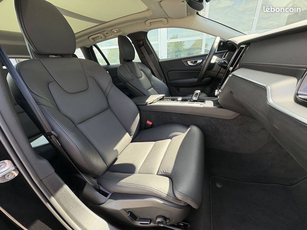 VOLVO V60 Micro hybride essence B4 197 ch DCT7 Ultra Style Dark (image 14)