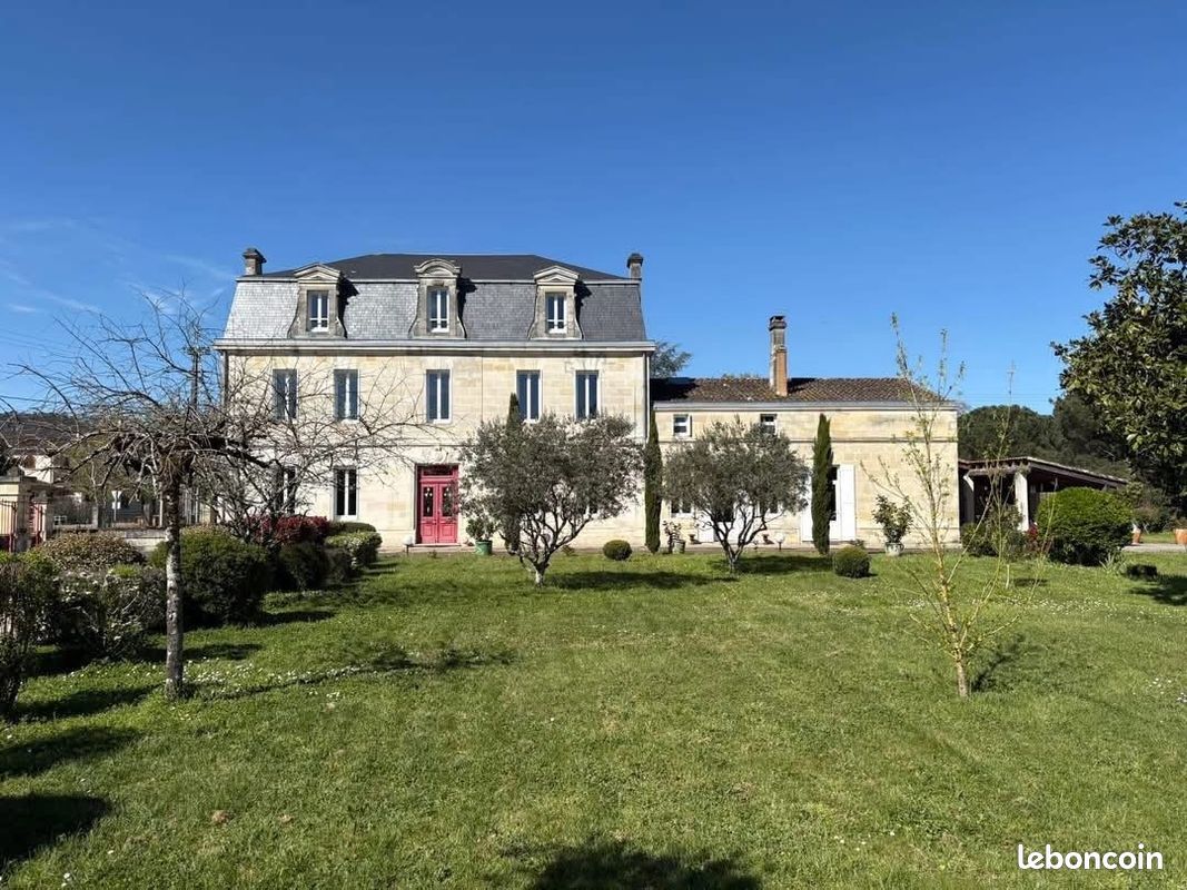 Maison 11 pièces 484 m² · à Coutras · 484 m² · 647 900 €