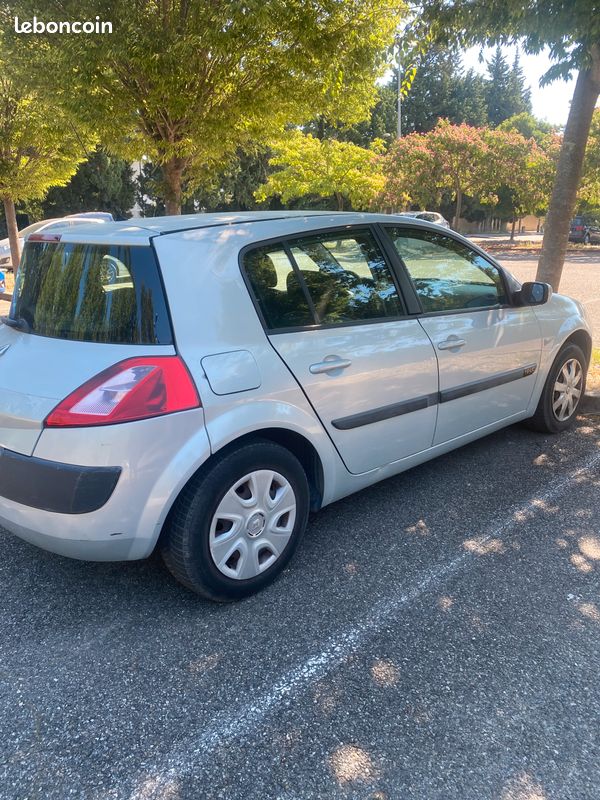 Vends Renault Megane (image 2)