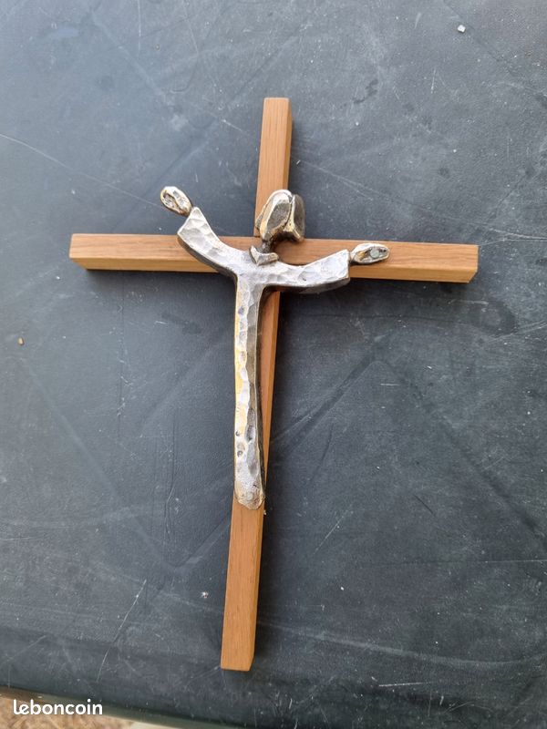 Beau crucifix contemporain (image 9)