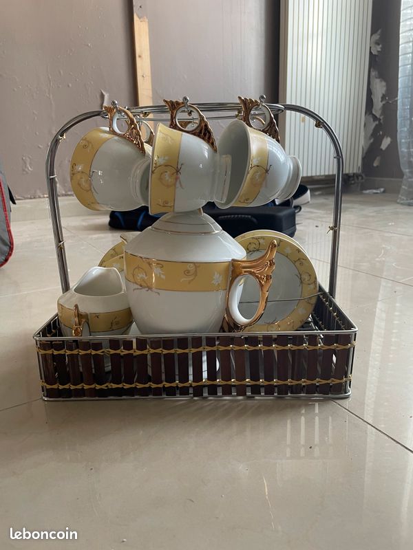 Café service (image 1)
