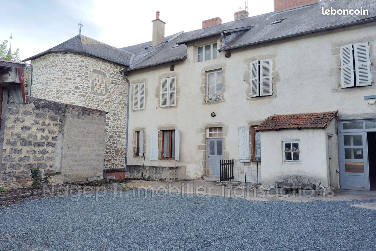 Maison 8 pièces 205 m² · à Le Mayet-de-Montagne · 205 m² · 149 500 €