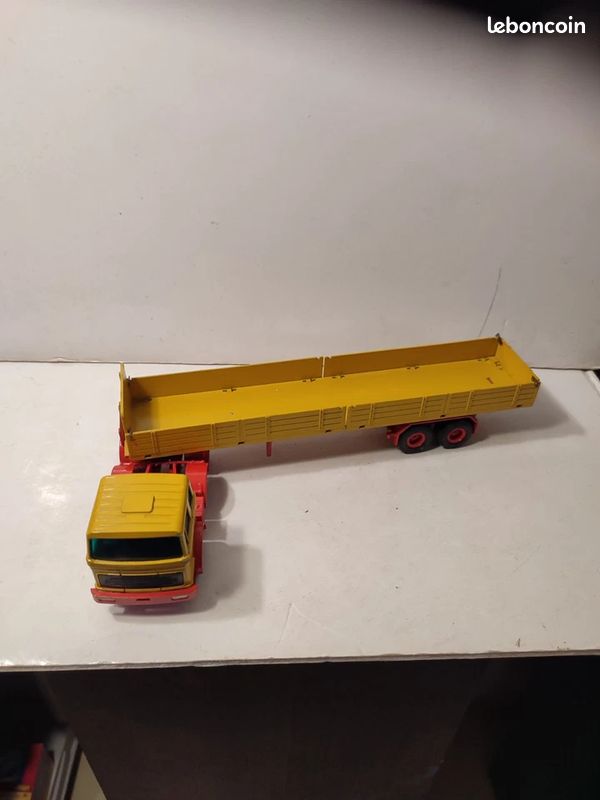 Gescha 1:50 Camion Mercedes-Benz semi-remorque à ridelles
