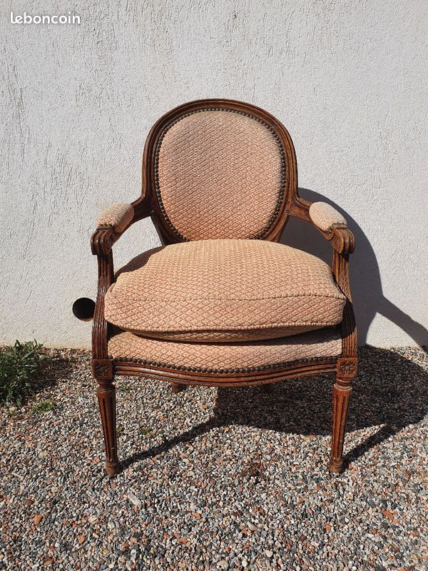 Fauteuil style Louis XVI (image 1)