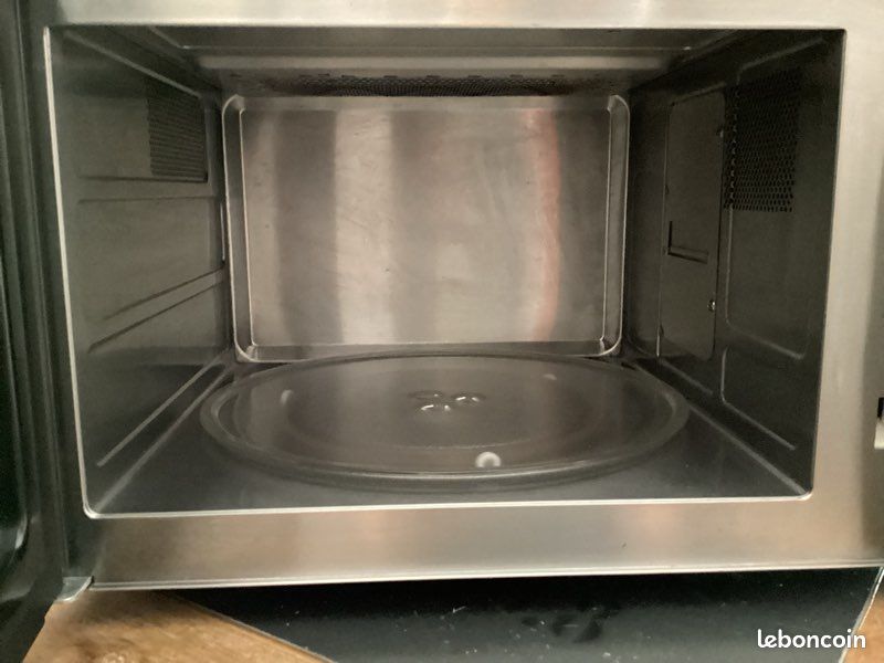 Vend micro ondes de marque L G grill 900 w (image 2)